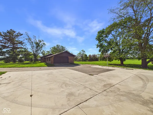 $415,000 | 2951 East Cross Street, Anderson, IN 46012