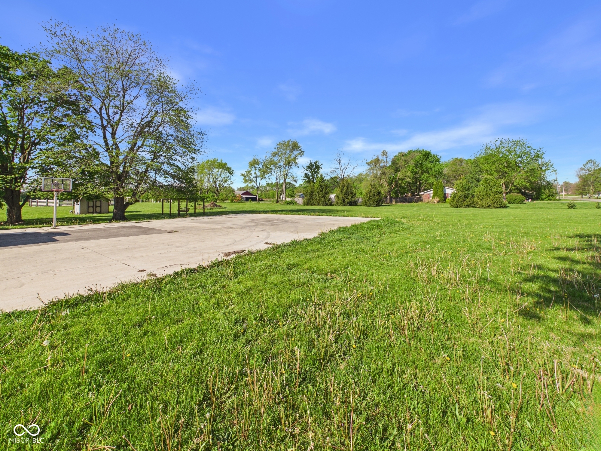 2951 East Cross Street Anderson, IN 46012 - Photo 4 of 61