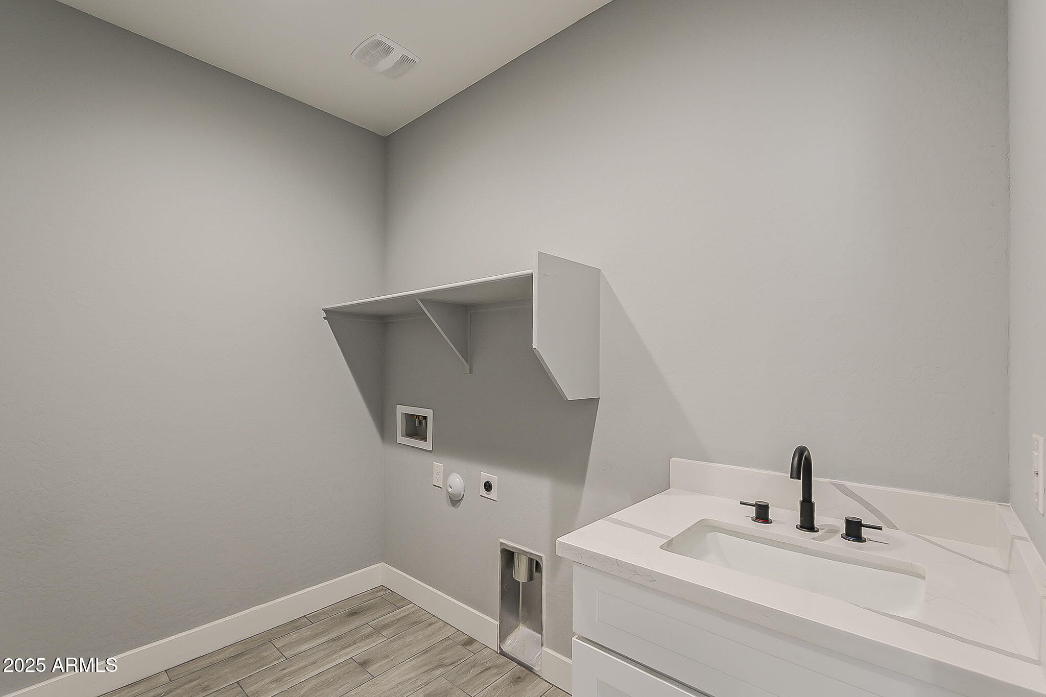 3925 North Maya Road Eloy, AZ 85131 - Photo 32 of 44 Laundry Room