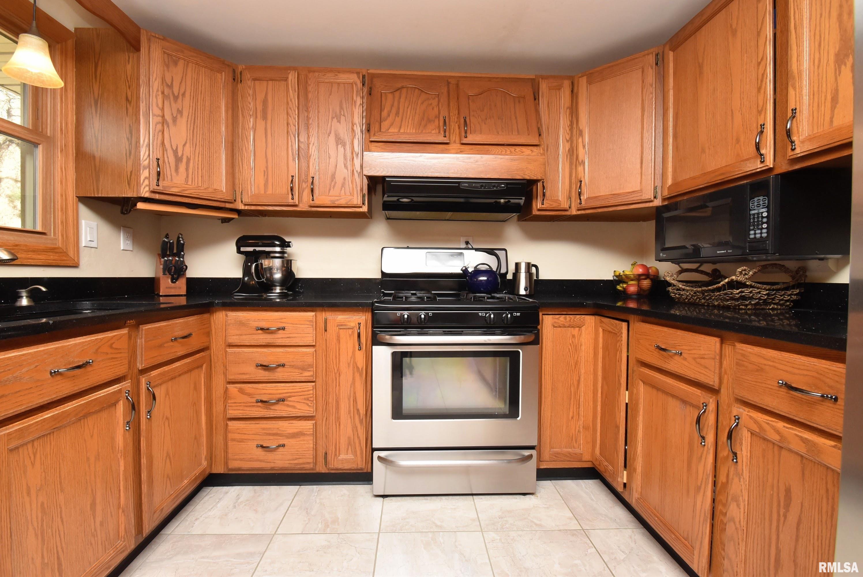 5721 North Koerner Road Peoria, IL 61615 - Photo 3 of 49 Gallery Image 3