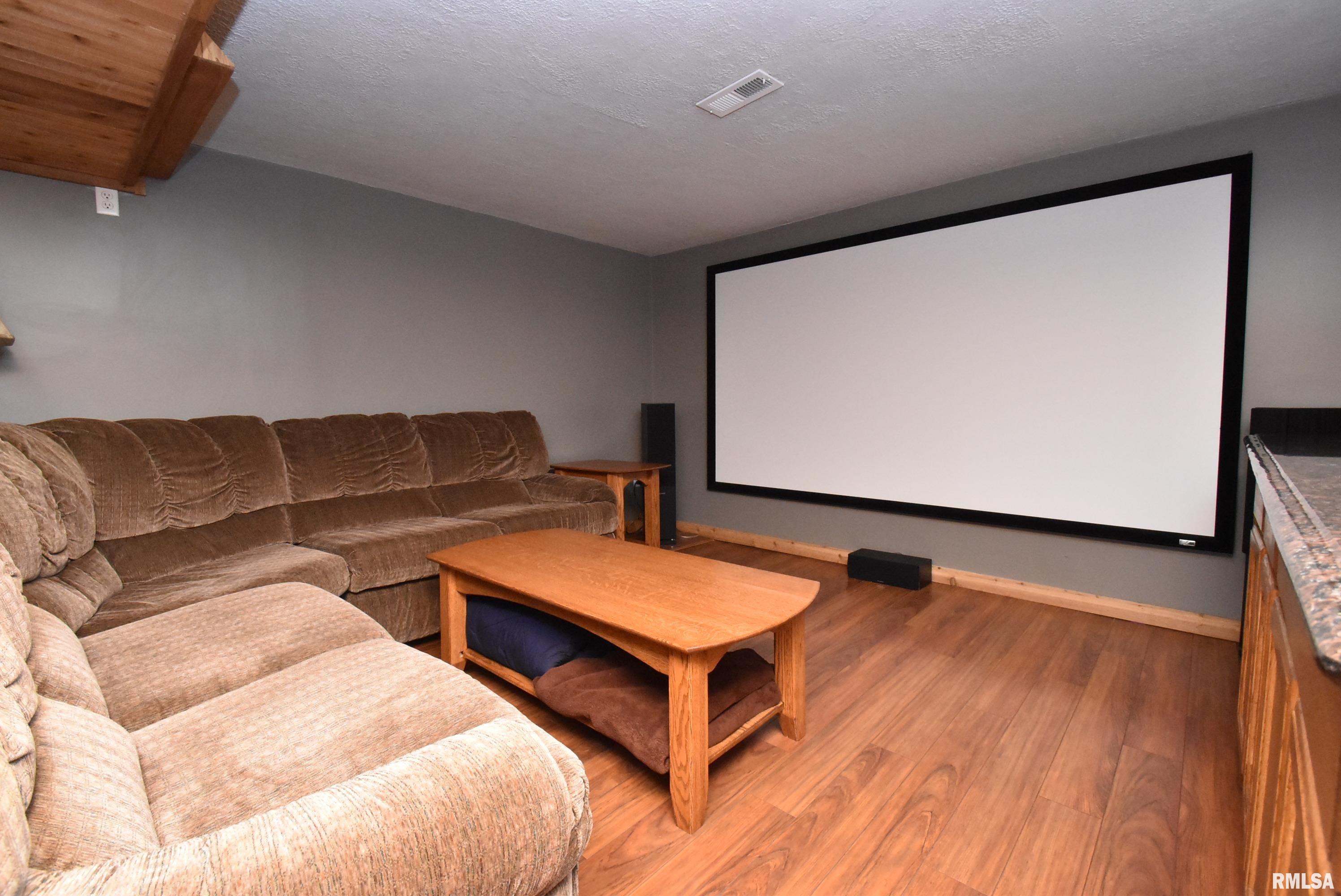 5721 North Koerner Road Peoria, IL 61615 - Photo 6 of 49 Gallery Image 6