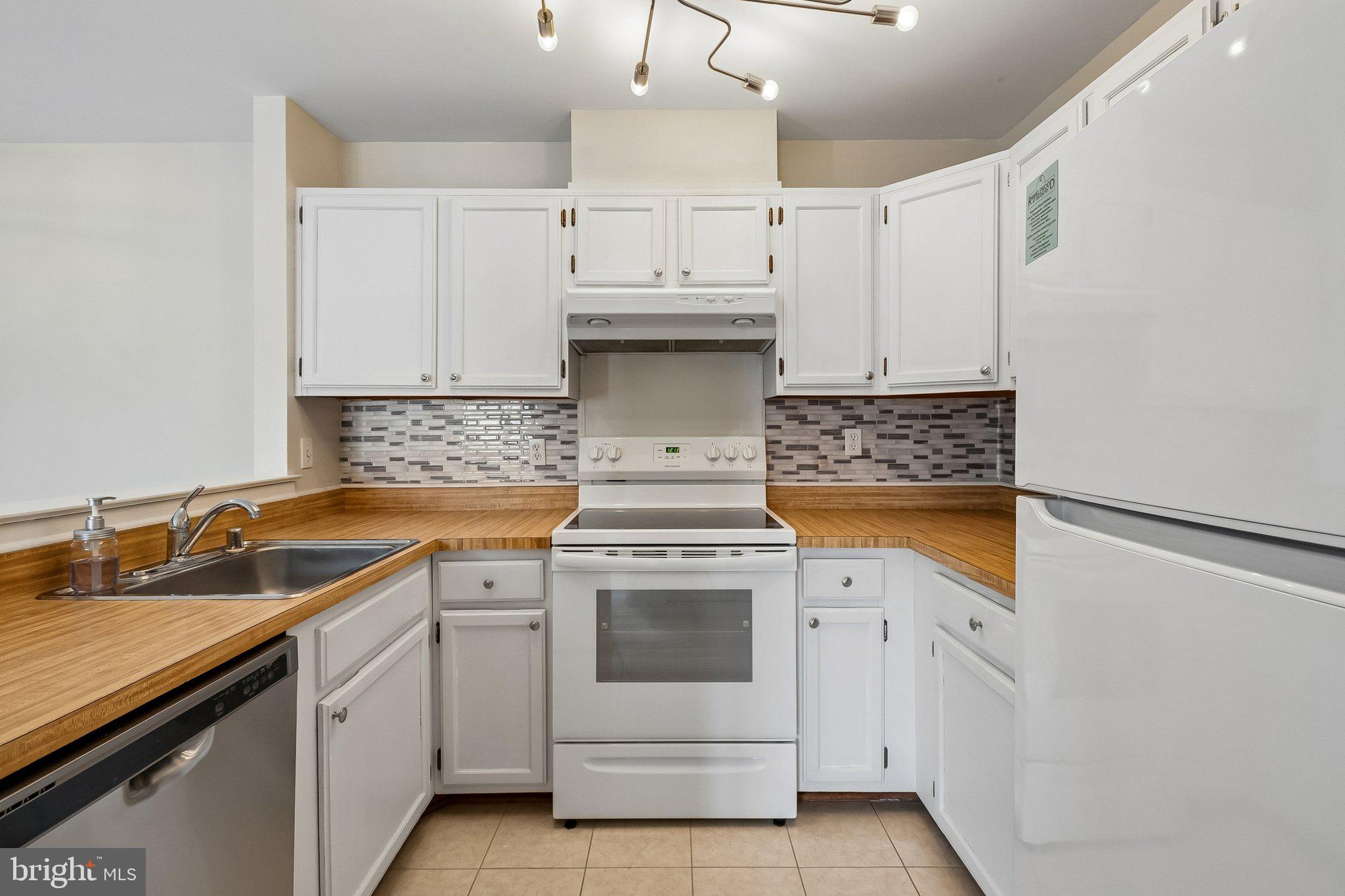 7822 Harrowgate Circle, Unit D Springfield, VA 22152 - Photo 11 of 28 Bright white kitchen