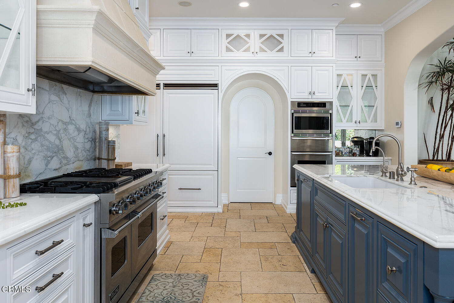 1610 Kinneloa Mesa Road Pasadena, CA 91107 - Photo 20 of 72 a kitchen with stainless steel appliances granite countertop a stove and a sink