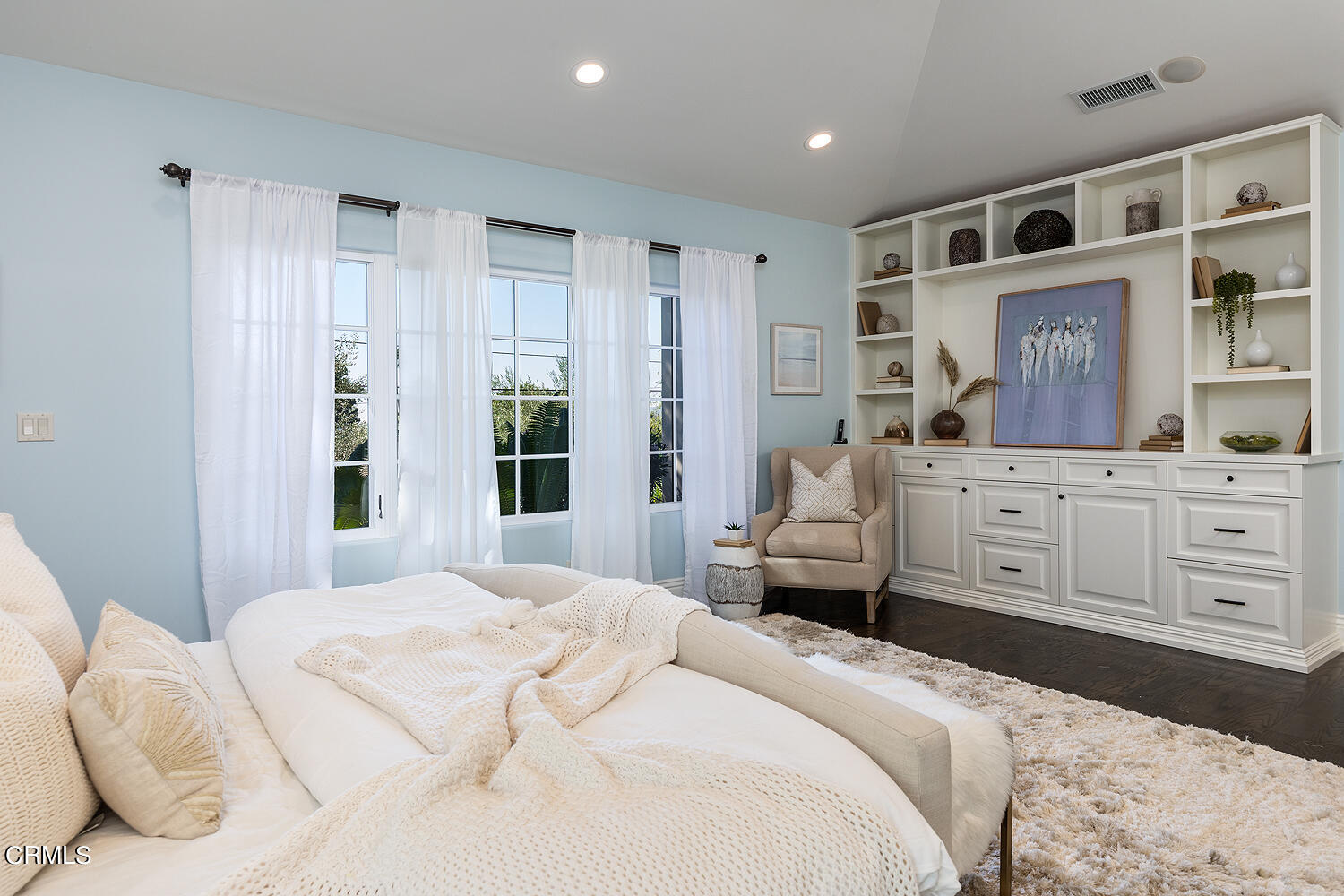 1610 Kinneloa Mesa Road Pasadena, CA 91107 - Photo 27 of 72 a spacious bedroom with a large bed and a dresser