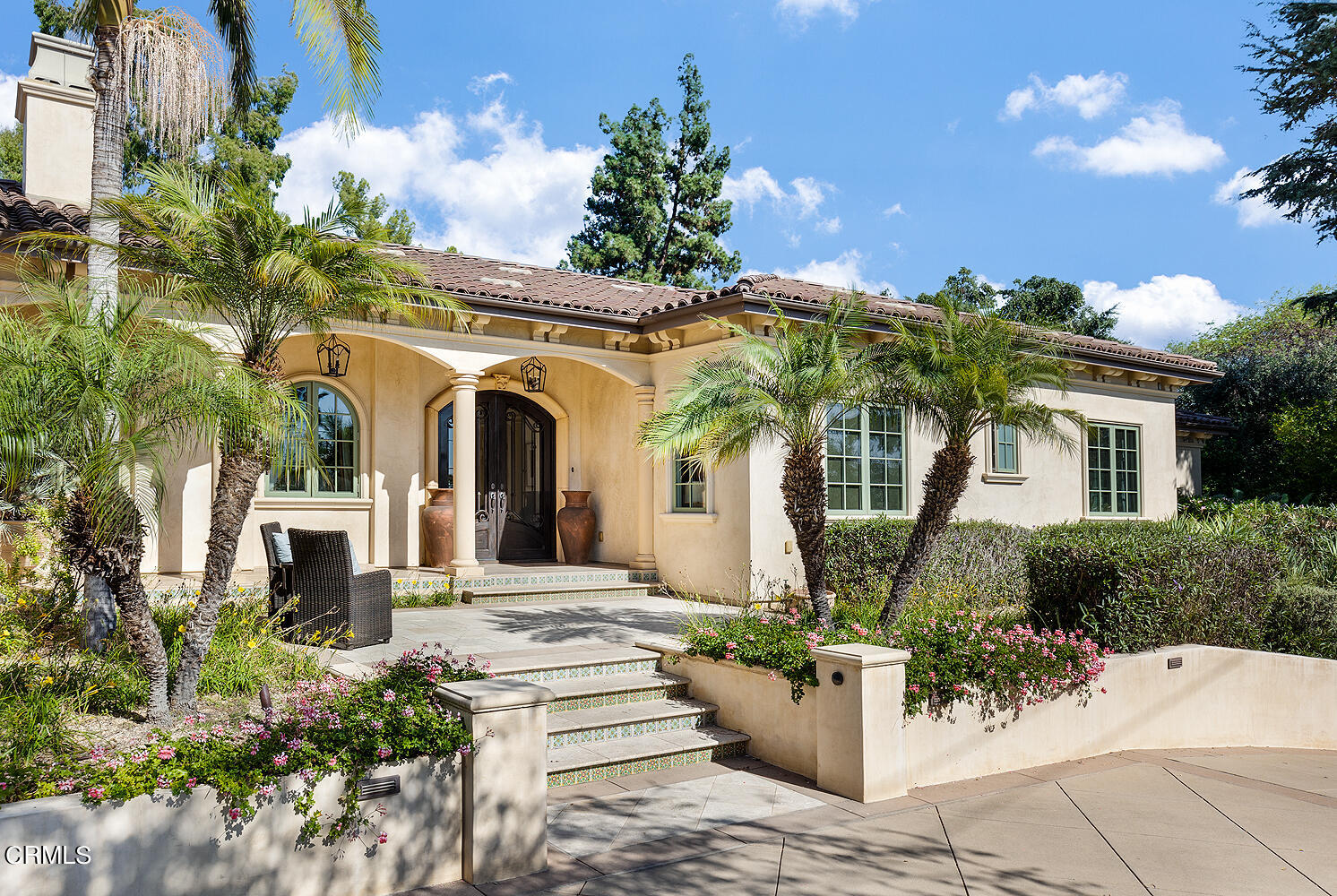 1610 Kinneloa Mesa Road Pasadena, CA 91107 - Photo 4 of 72 a front view of a house with a garden