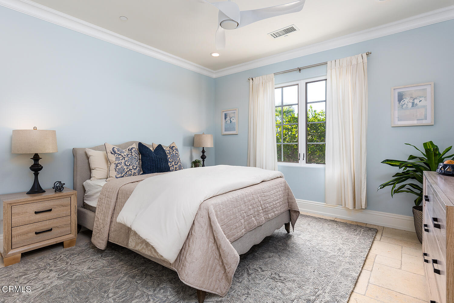 1610 Kinneloa Mesa Road Pasadena, CA 91107 - Photo 41 of 72 a bedroom with a bed and a potted plant