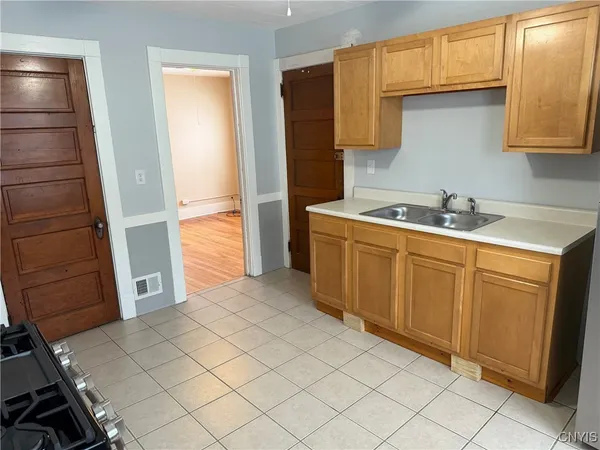 $1,500 | 812-814 Spencer Street, Unit 14, Syracuse, NY 13204