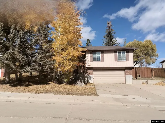 $290,040 | 1787 Dell Rio Drive, Kemmerer, WY 83101