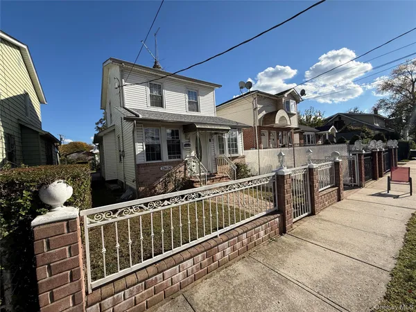 $674,999 | 136-29 220th Place | Laurelton