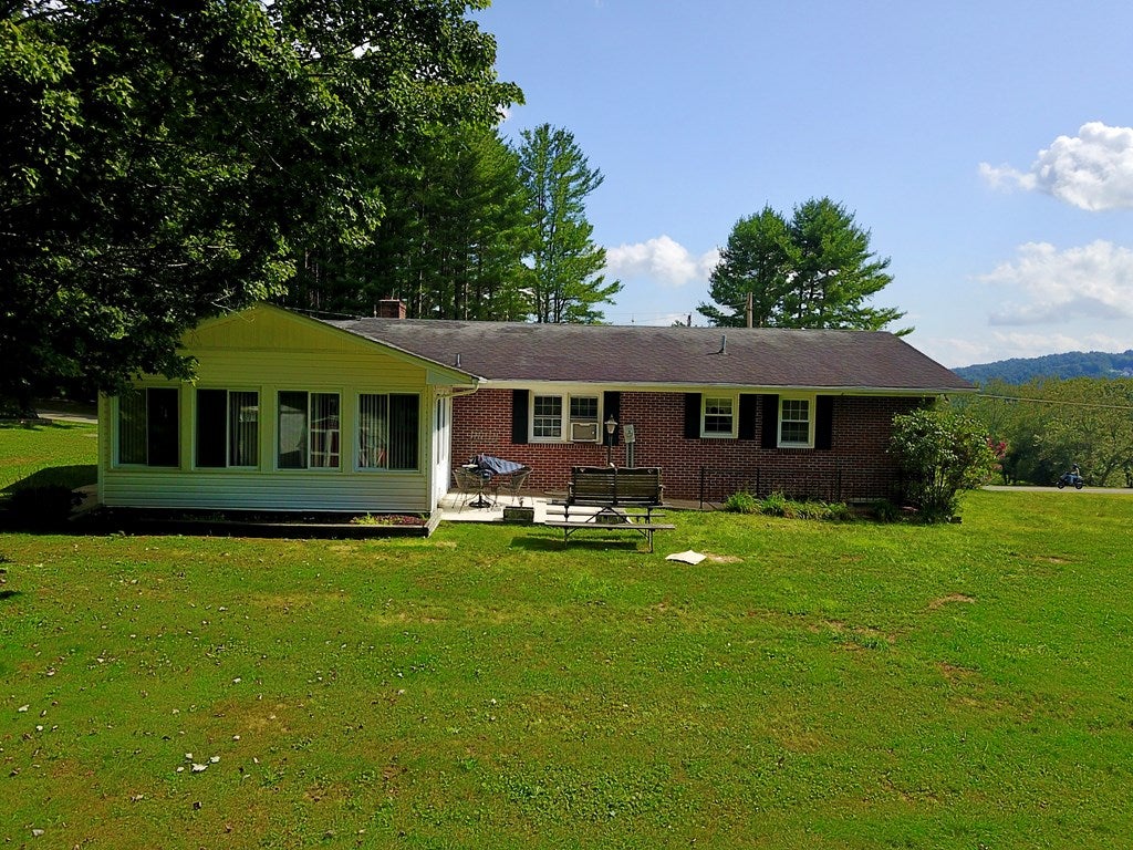 707 Cranberry Road Galax, VA 24333 - Photo 6 of 34 Gallery Image 6