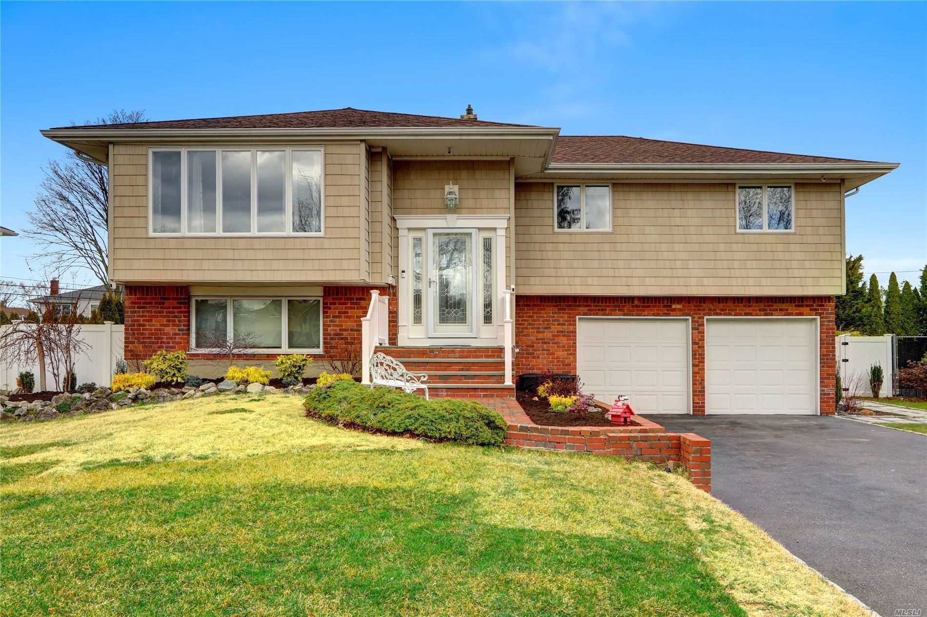 11 Farmstead Road Commack, NY 11725 - Photo 1 of 1 Gallery Image 1