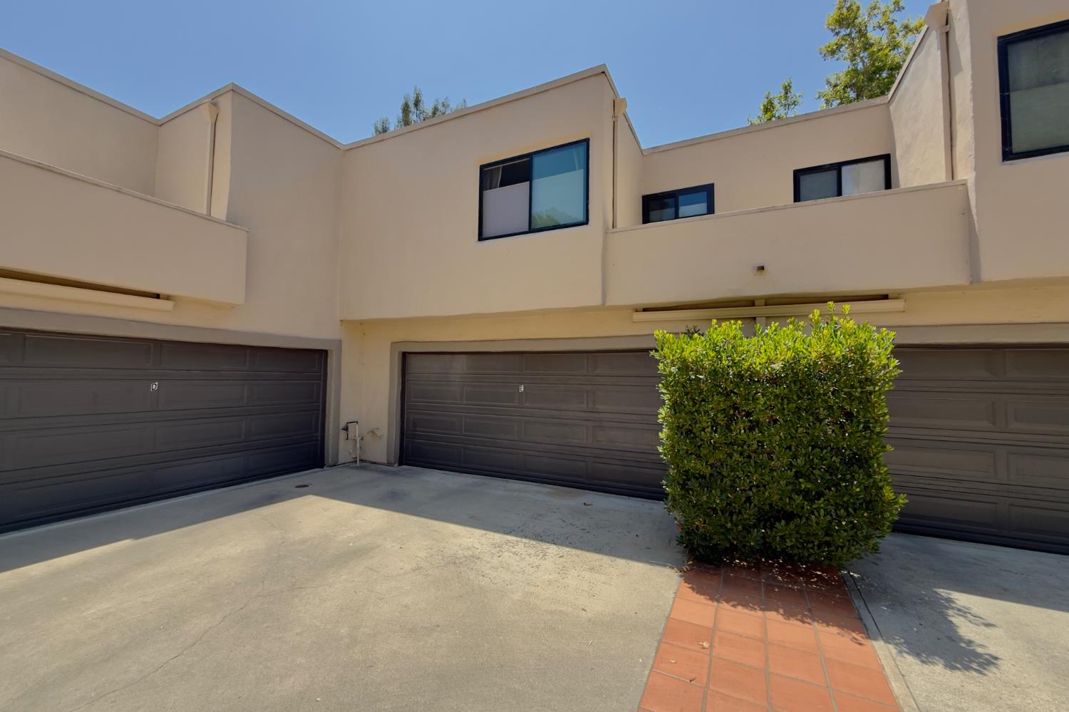 211 North Carrillo Road, Unit E Ojai, CA 93023 - Photo 25 of 28 Garage