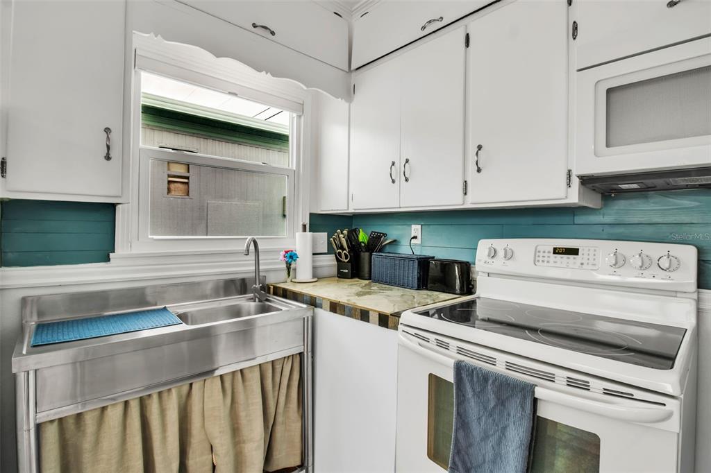 10315 Cortez Road West, Unit 123 Bradenton, FL 34210 - Photo 16 of 64 a kitchen with a stove and a white cabinets