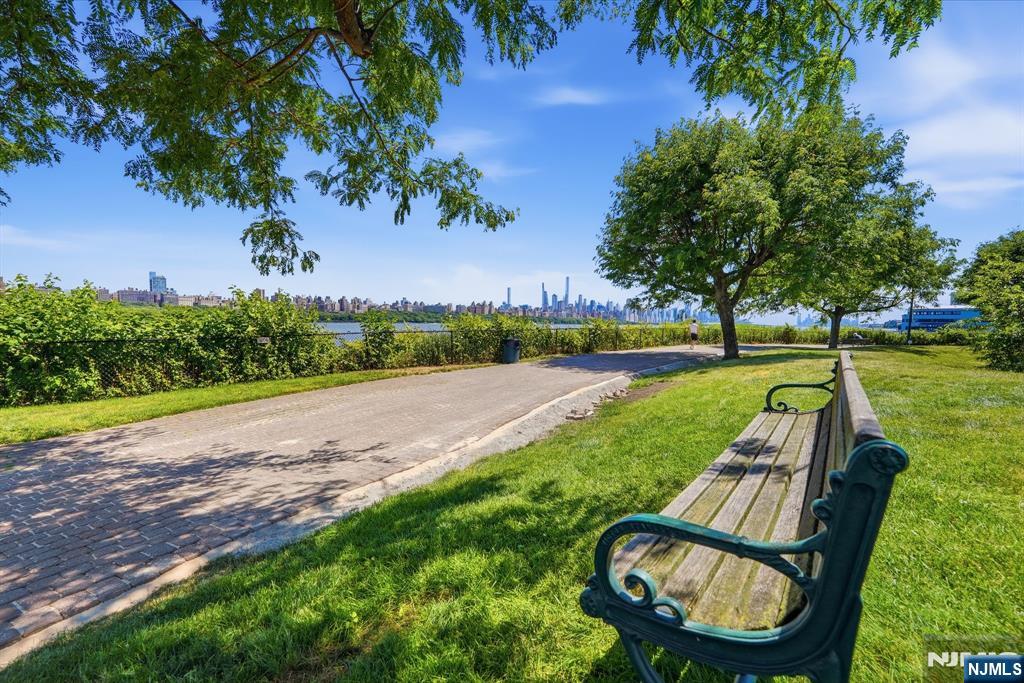 242 The Promenade, Unit 242 Edgewater, NJ 07020 - Photo 33 of 49