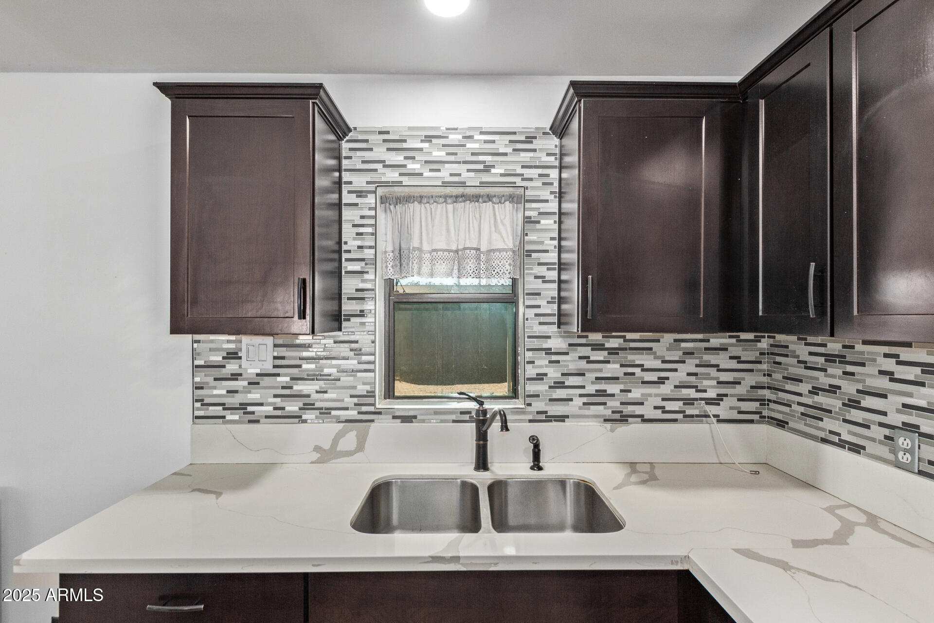 5802 North 38th Drive Phoenix, AZ 85019 - Photo 11 of 30 09 38th