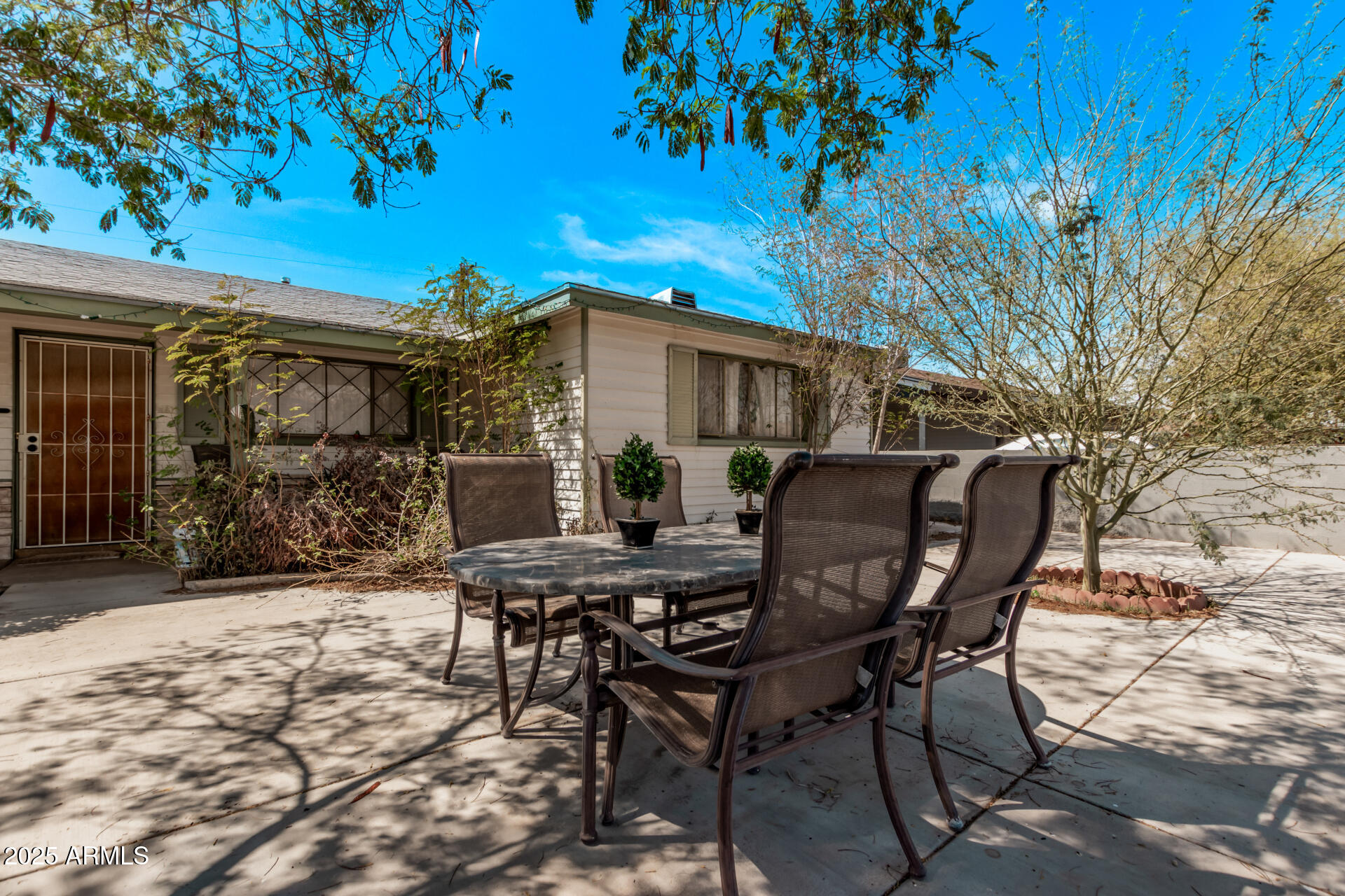 5802 North 38th Drive Phoenix, AZ 85019 - Photo 4 of 30 01 38th