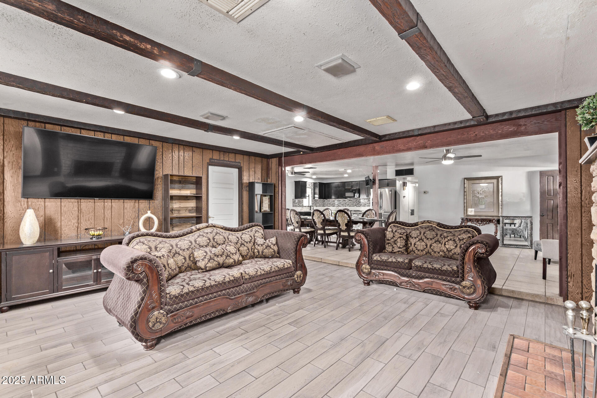 5802 North 38th Drive Phoenix, AZ 85019 - Photo 7 of 30 05 38th