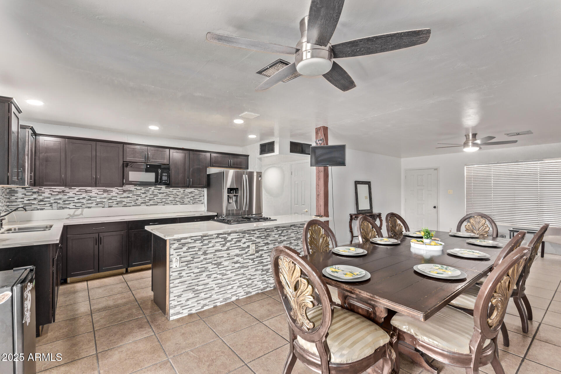 5802 North 38th Drive Phoenix, AZ 85019 - Photo 9 of 30 07 38th