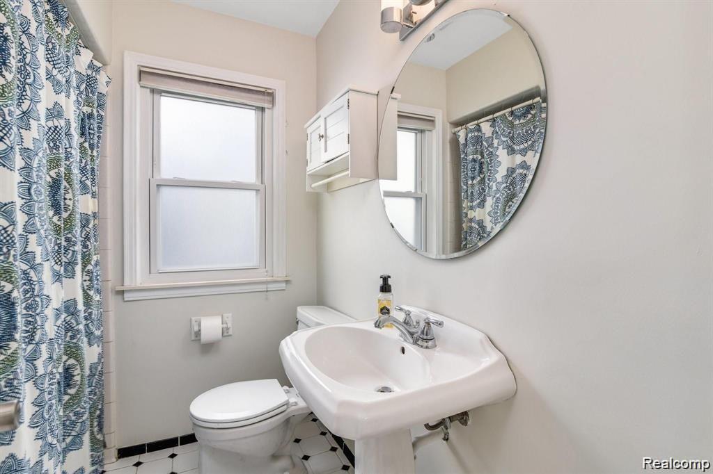 3426 Chester Road Royal Oak, MI 48073 - Photo 11 of 21
