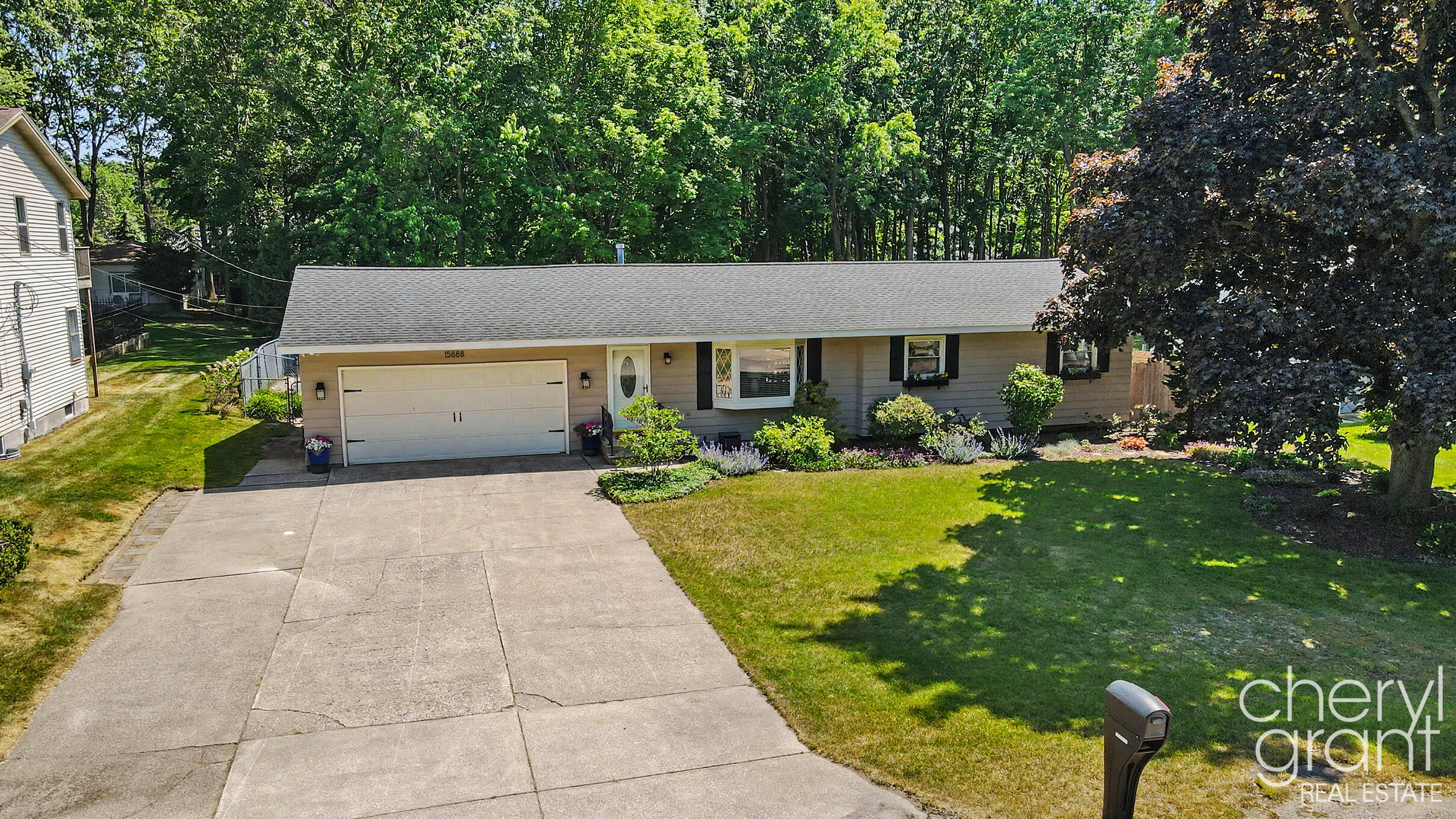 15888 Vinecrest Street Spring Lake, MI 49456 - Photo 4 of 39 Front of Home