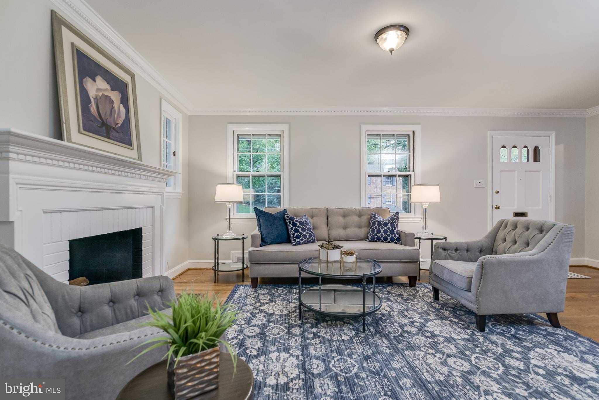 5911 Gloster Road Bethesda, MD 20816 - Photo 29 of 79 LIving Room looking toward front of house.