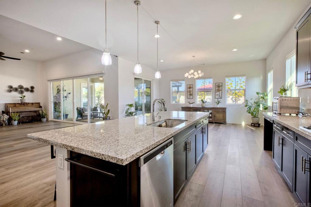 1122 Palomar Circle Escondido, CA 92027 - Photo 14 of 47