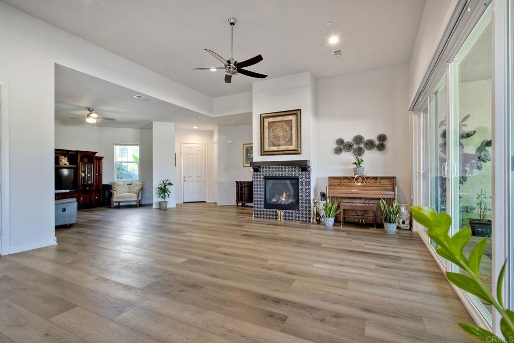 1122 Palomar Circle Escondido, CA 92027 - Photo 5 of 47