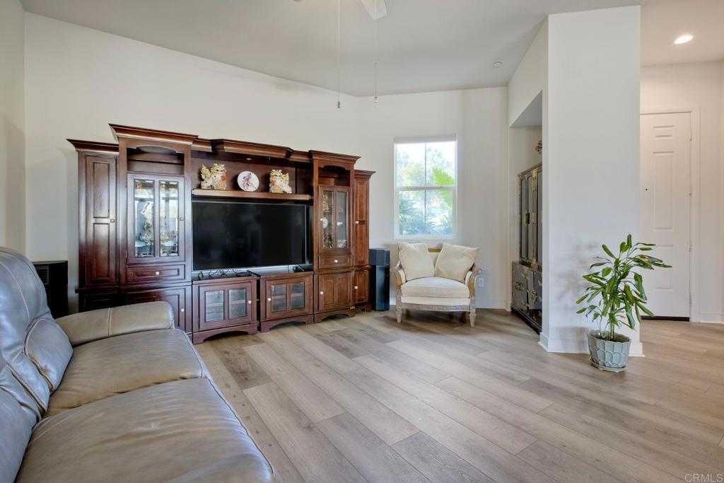 1122 Palomar Circle Escondido, CA 92027 - Photo 8 of 47