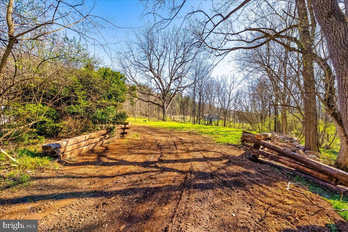 19133 Geeting Road Keedysville, MD 21756 - Photo 3 of 31 Driveway