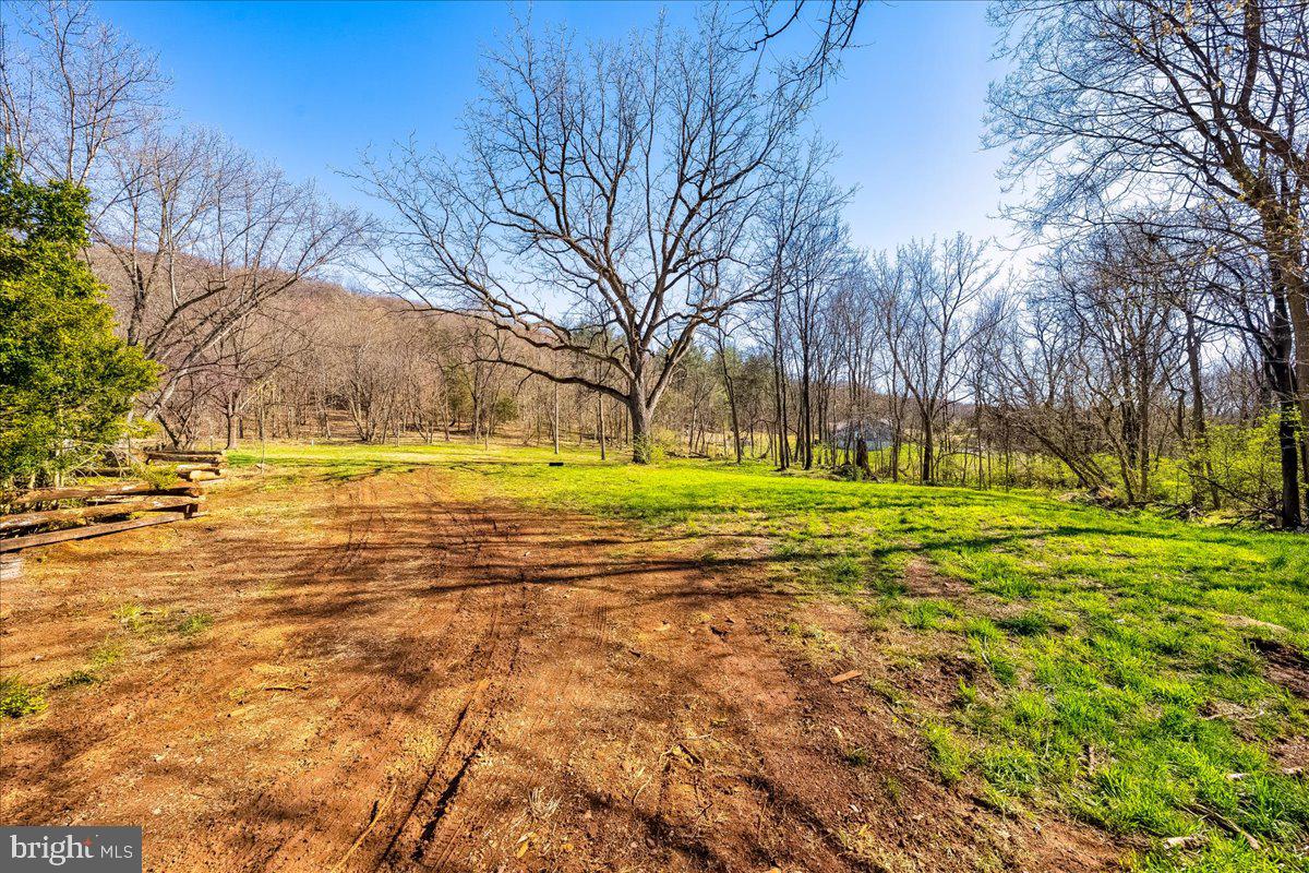 19133 Geeting Road Keedysville, MD 21756 - Photo 4 of 31 Driveway area