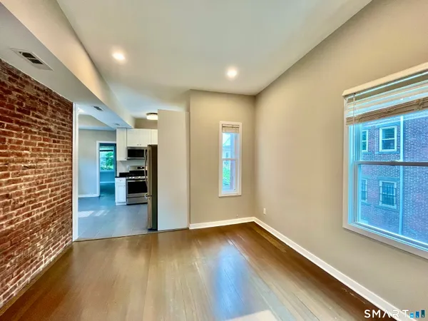 $2,295 | 597 Chapel Street, Unit 2R, New Haven, CT 06511