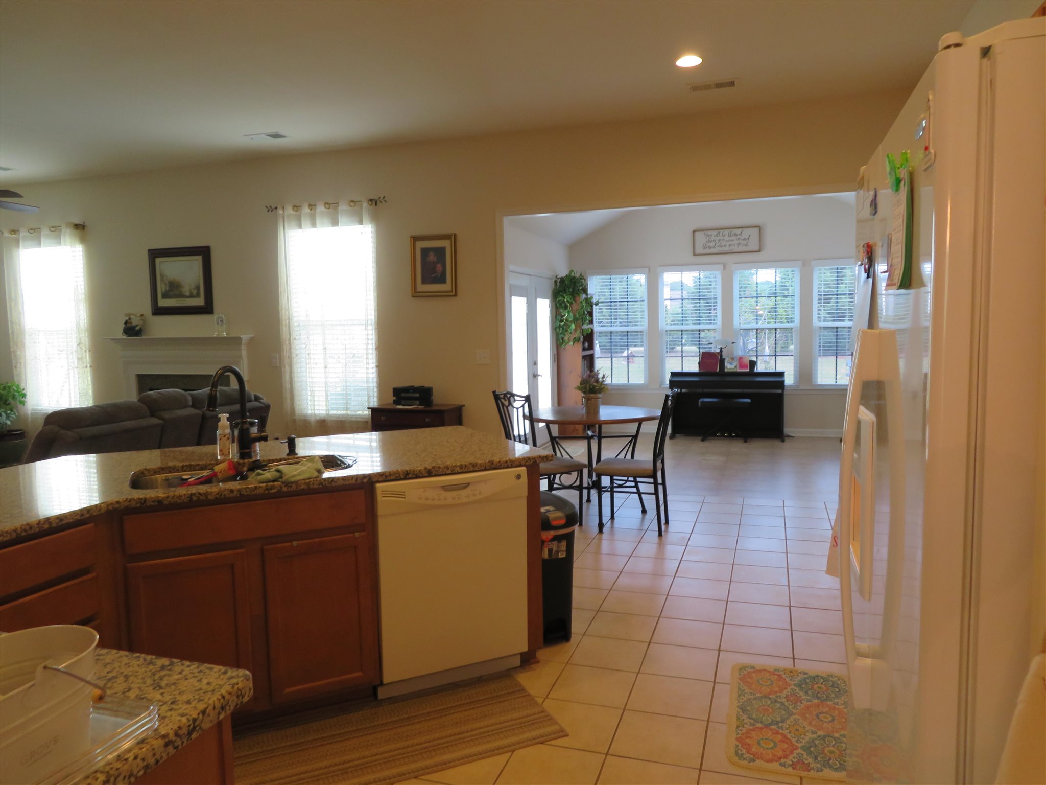 596 Shoreline Boulevard Boiling Springs, SC 29316 - Photo 10 of 35 Gallery Image 10