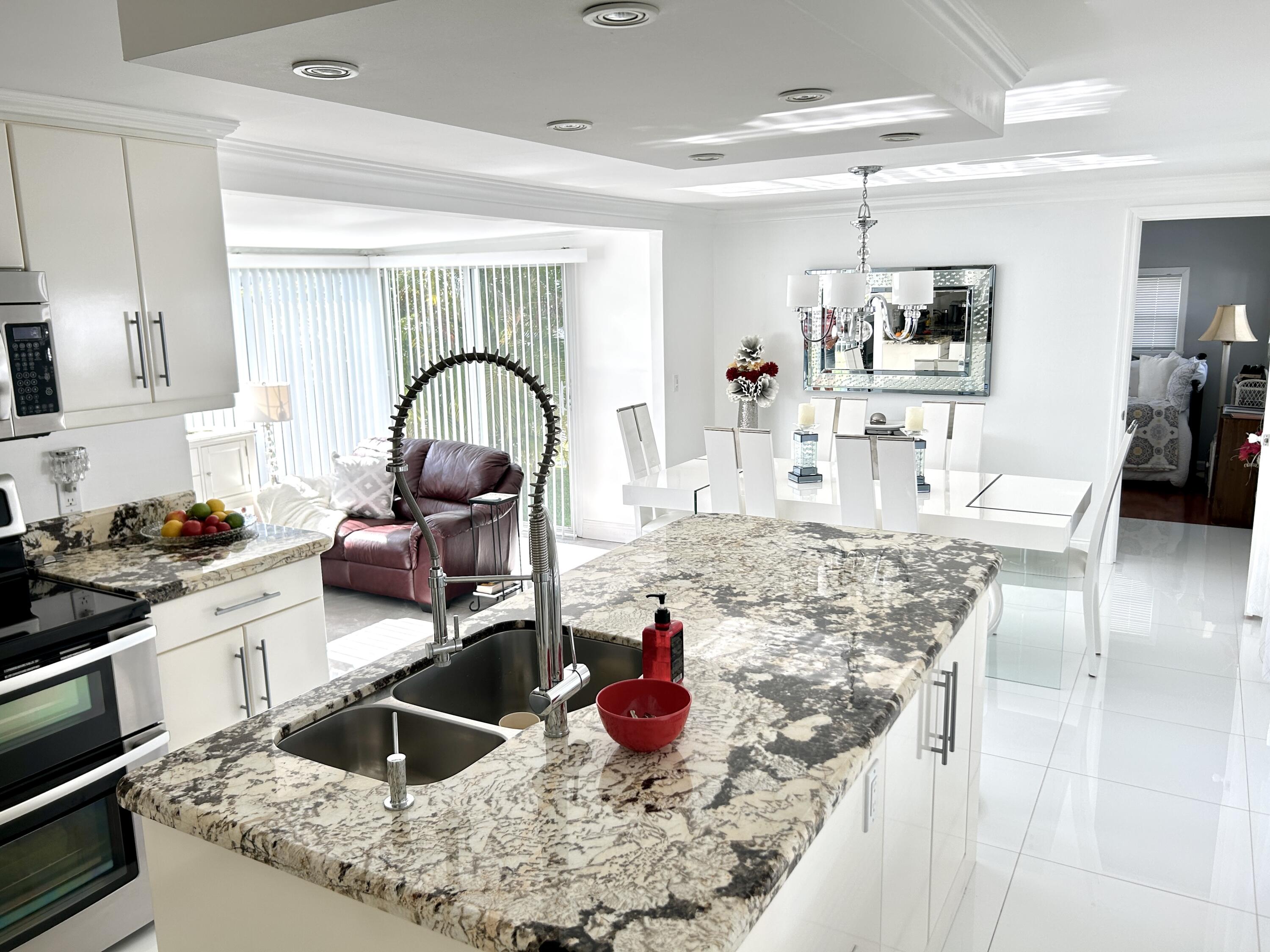 3233 State Street Hollywood, FL 33021 - Photo 12 of 30 IMG_3172
