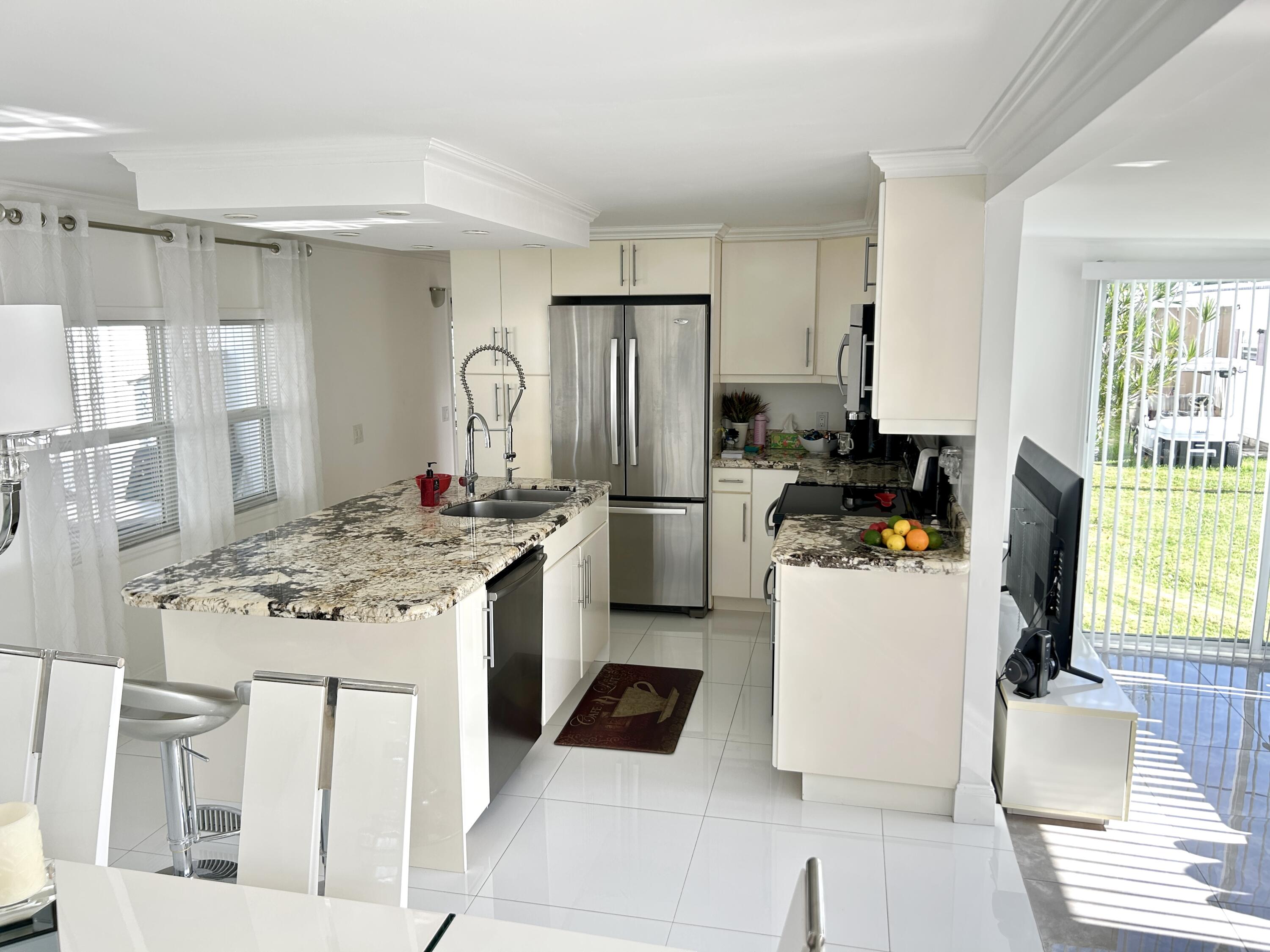 3233 State Street Hollywood, FL 33021 - Photo 10 of 30 IMG_3170