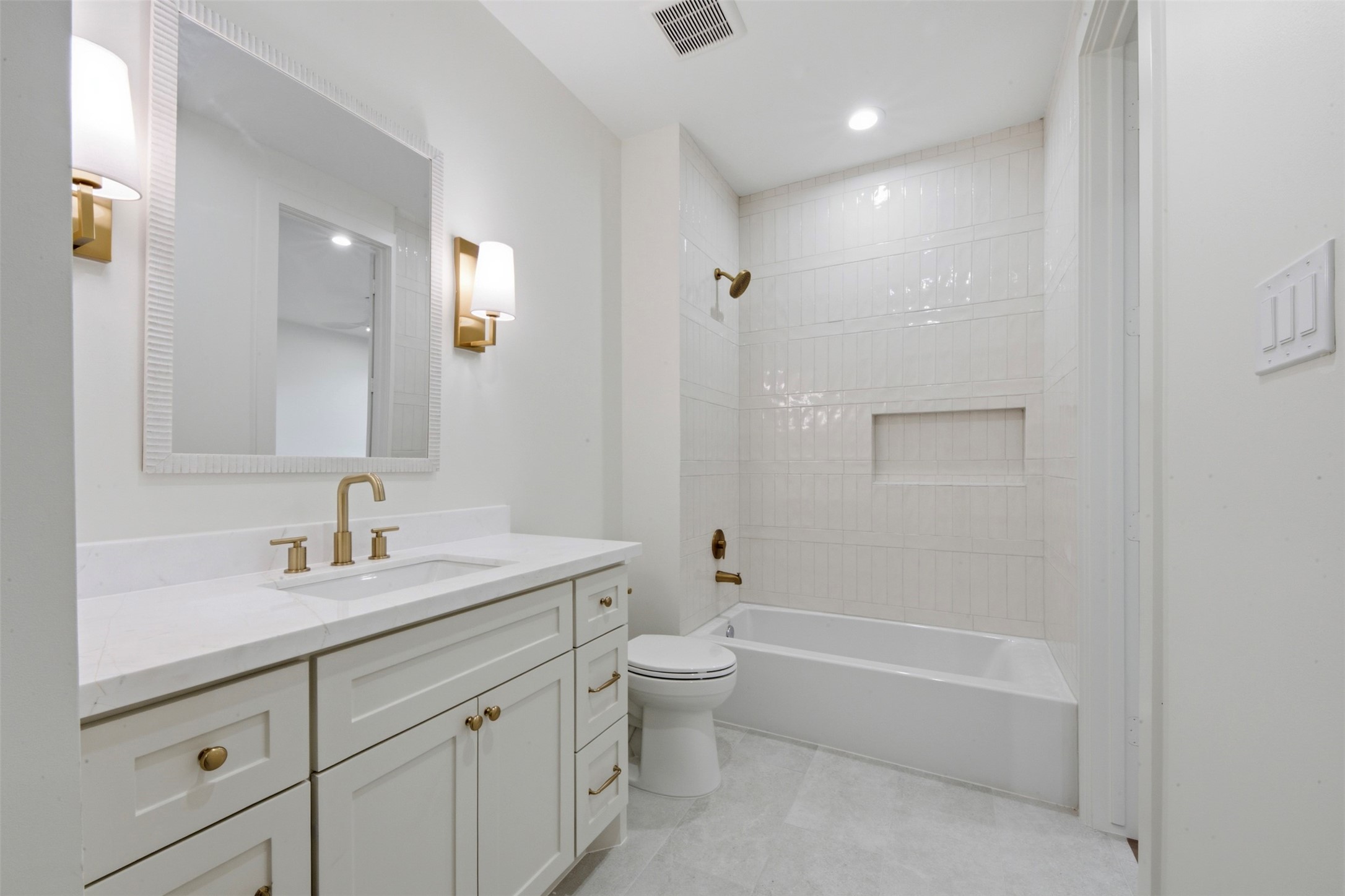 2325 Wroxton Road Houston, TX 77005 - Photo 28 of 31 Guest Bath #3