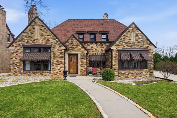 $795,000 | 228 North Pinecrest Street, Milwaukee, WI 53208