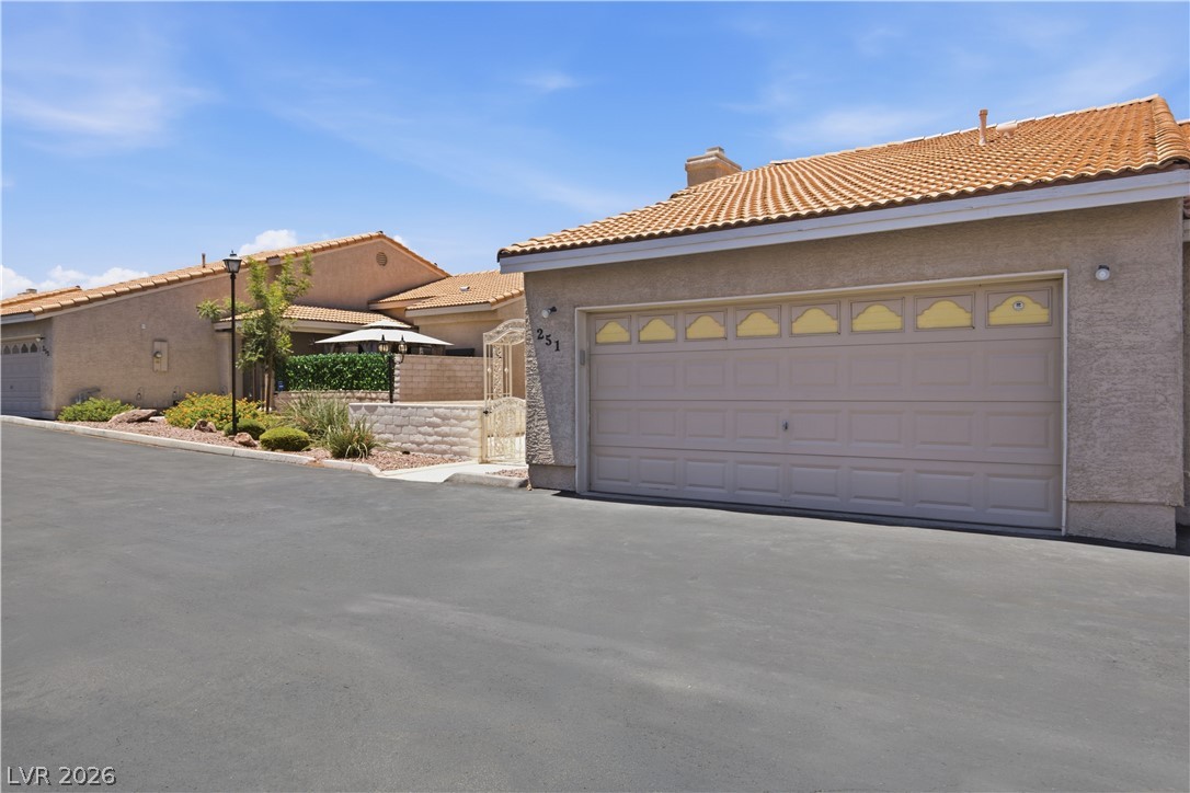 251 North Cimarron Road Las Vegas, NV 89145 - Photo 26 of 41
