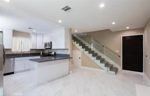 $3,300 | 5636 Farralone Avenue, Woodland Hills, CA 91367