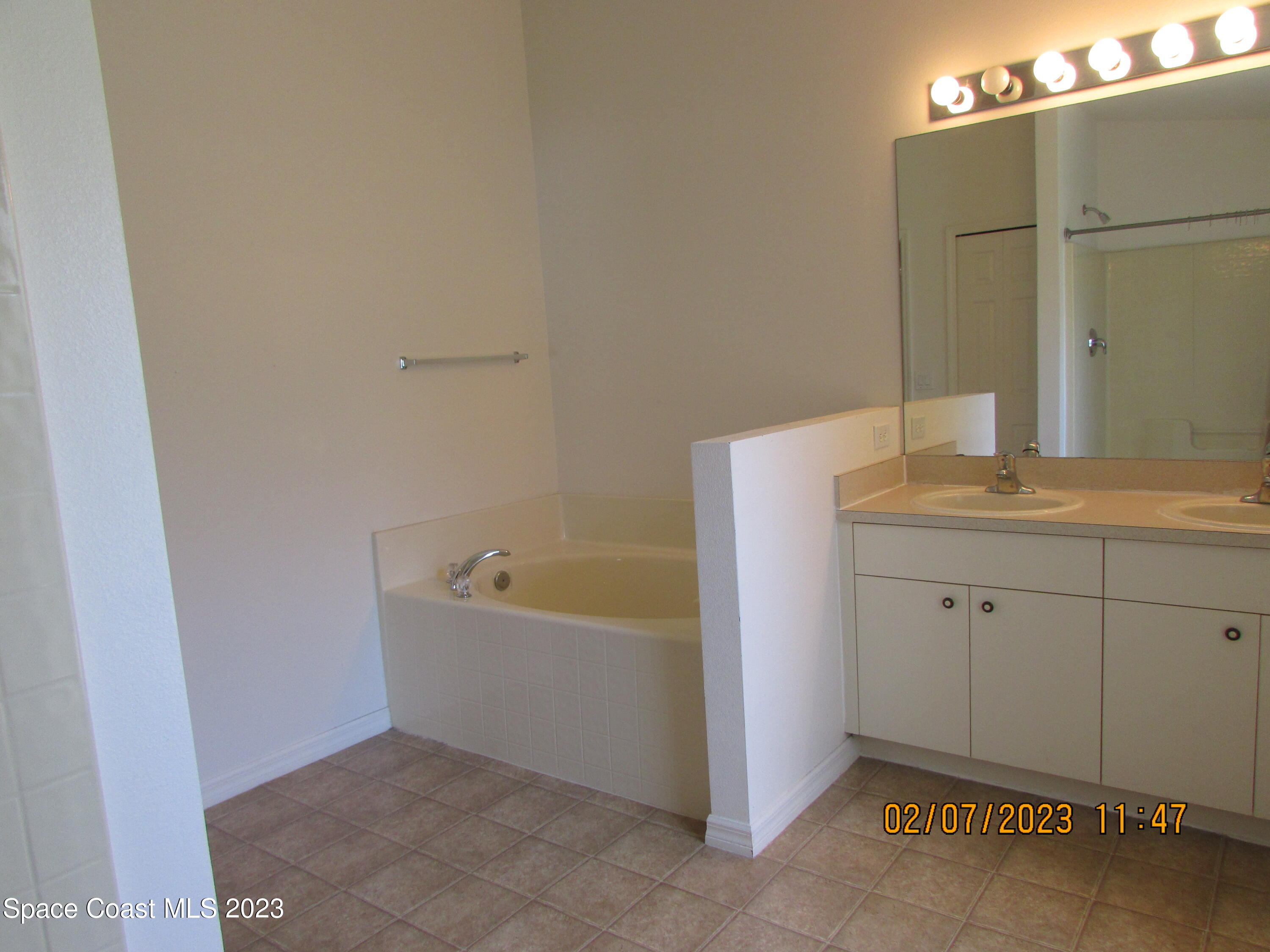 4001 Wilkes Drive Melbourne, FL 32901 - Photo 15 of 21 a bathroom with a tub sink and mirror