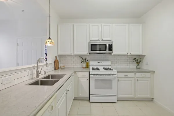 $249,900 | 1313 Brookdale Drive, Carpentersville, IL 60110