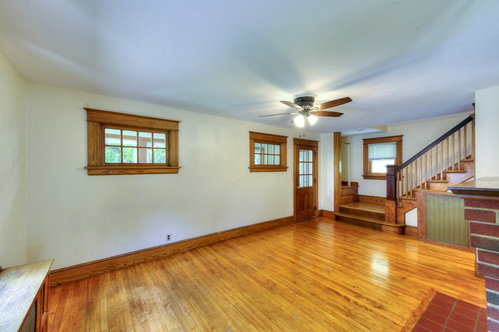 148 Whitmarsh Avenue Worcester, MA 01606 - Photo 9 of 34