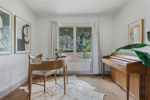a livingroom with furniture and a window
