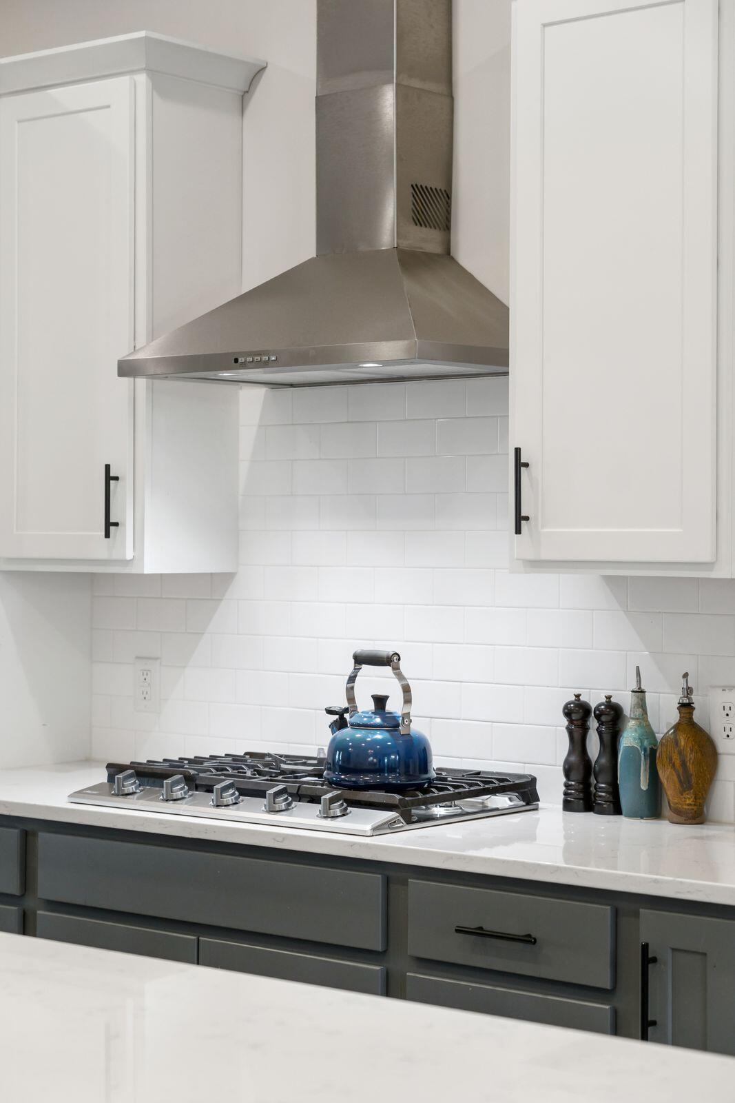 2133 Tides End Road Charleston, SC 29412 - Photo 5 of 79 Gas Cooktop