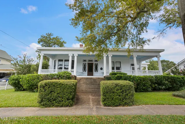 $365,000 | 208 West Georgetown Street, Crystal Springs, MS 39059