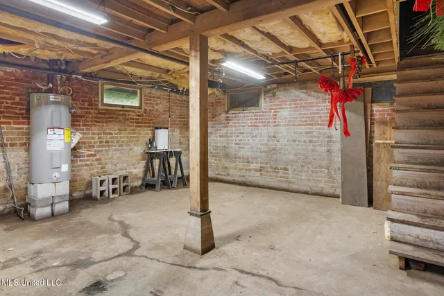 $365,000 | 208 West Georgetown Street, Crystal Springs, MS 39059