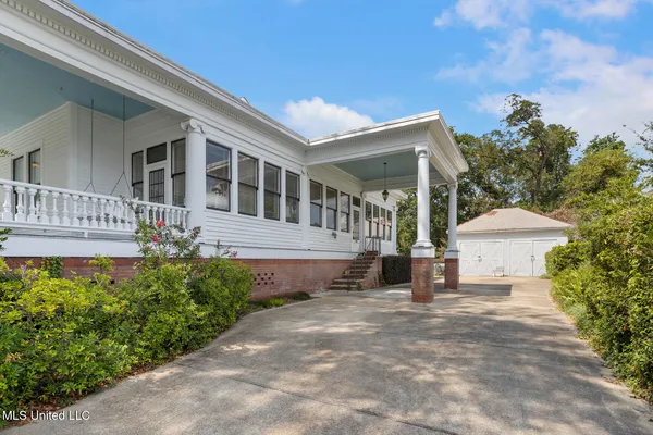 $300,000 | 208 West Georgetown Street, Crystal Springs, MS 39059