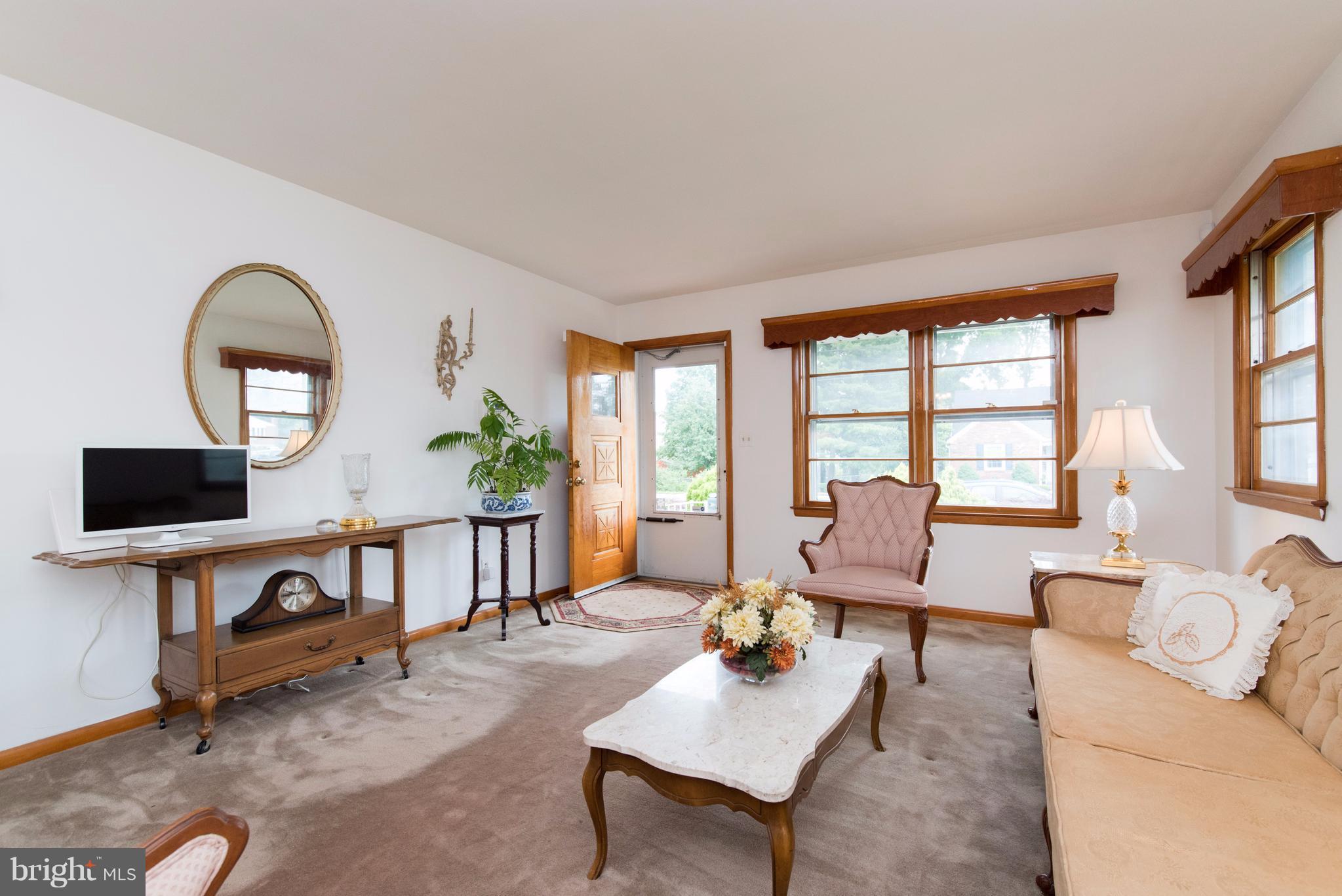 1800 Monumental Road Baltimore, MD 21222 - Photo 5 of 30 Living Room