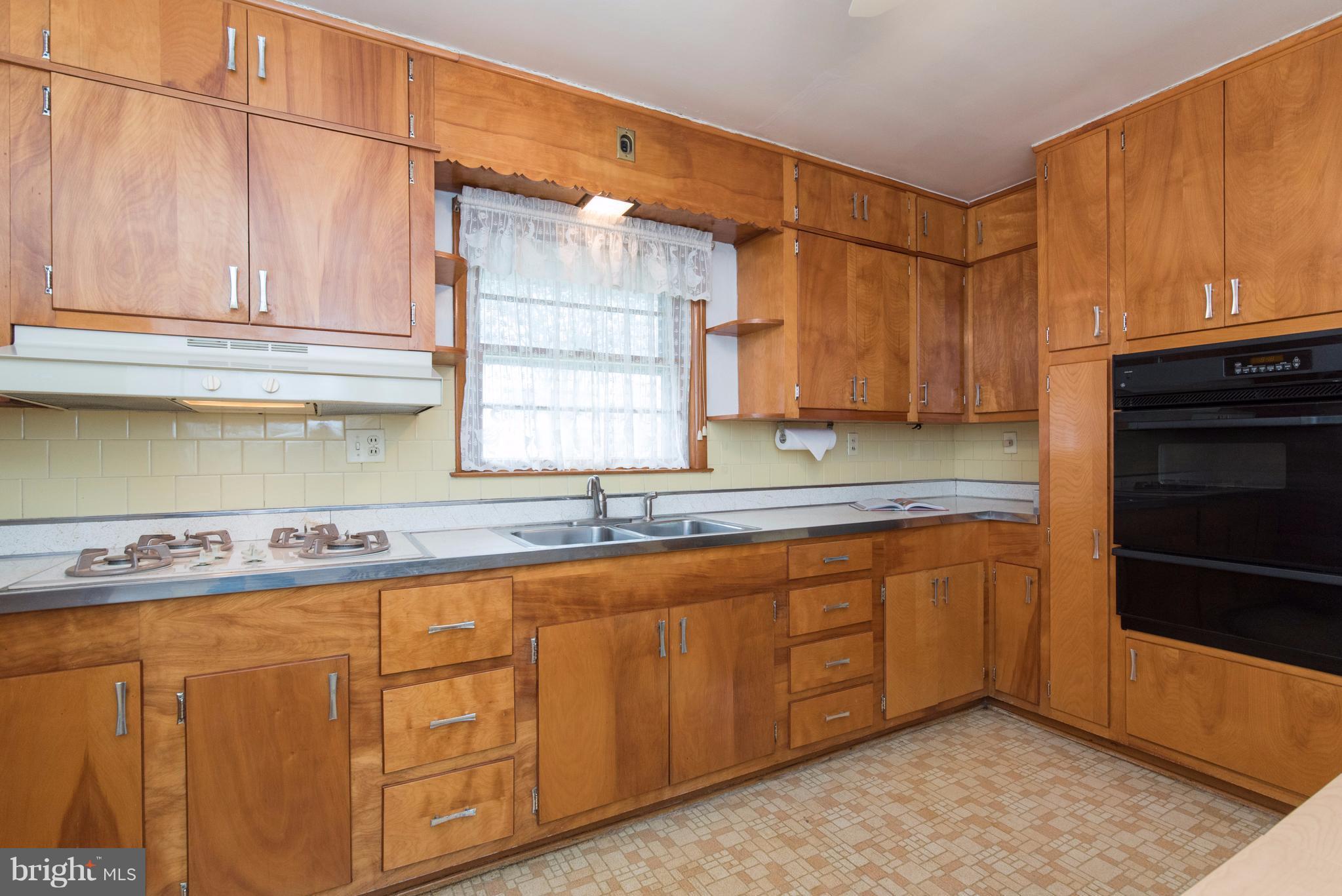 1800 Monumental Road Baltimore, MD 21222 - Photo 8 of 30 Kitchen