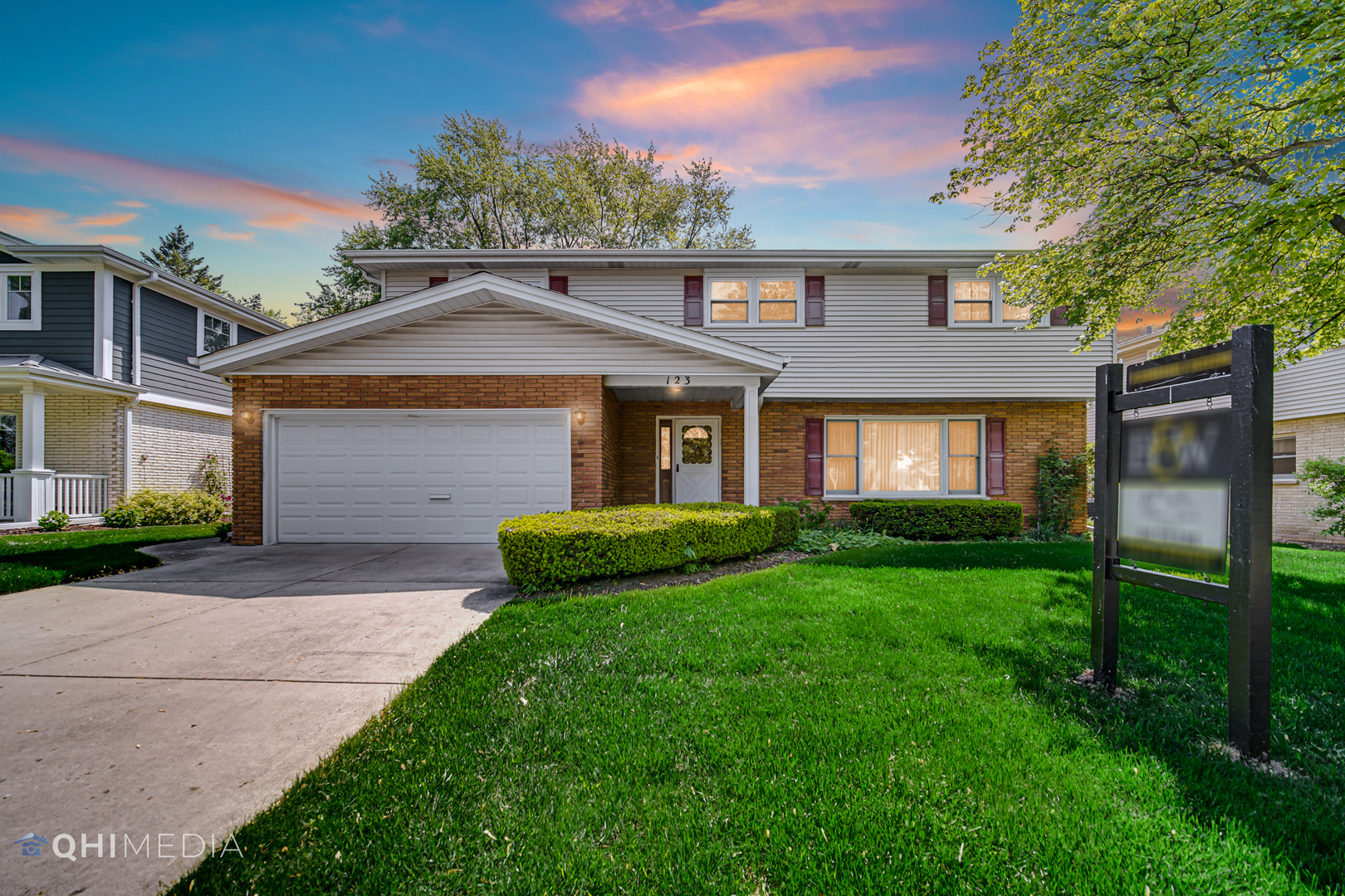 123 South Ridge Avenue Arlington Heights, IL 60005 - Photo 2 of 37 a front view of a house with a yard