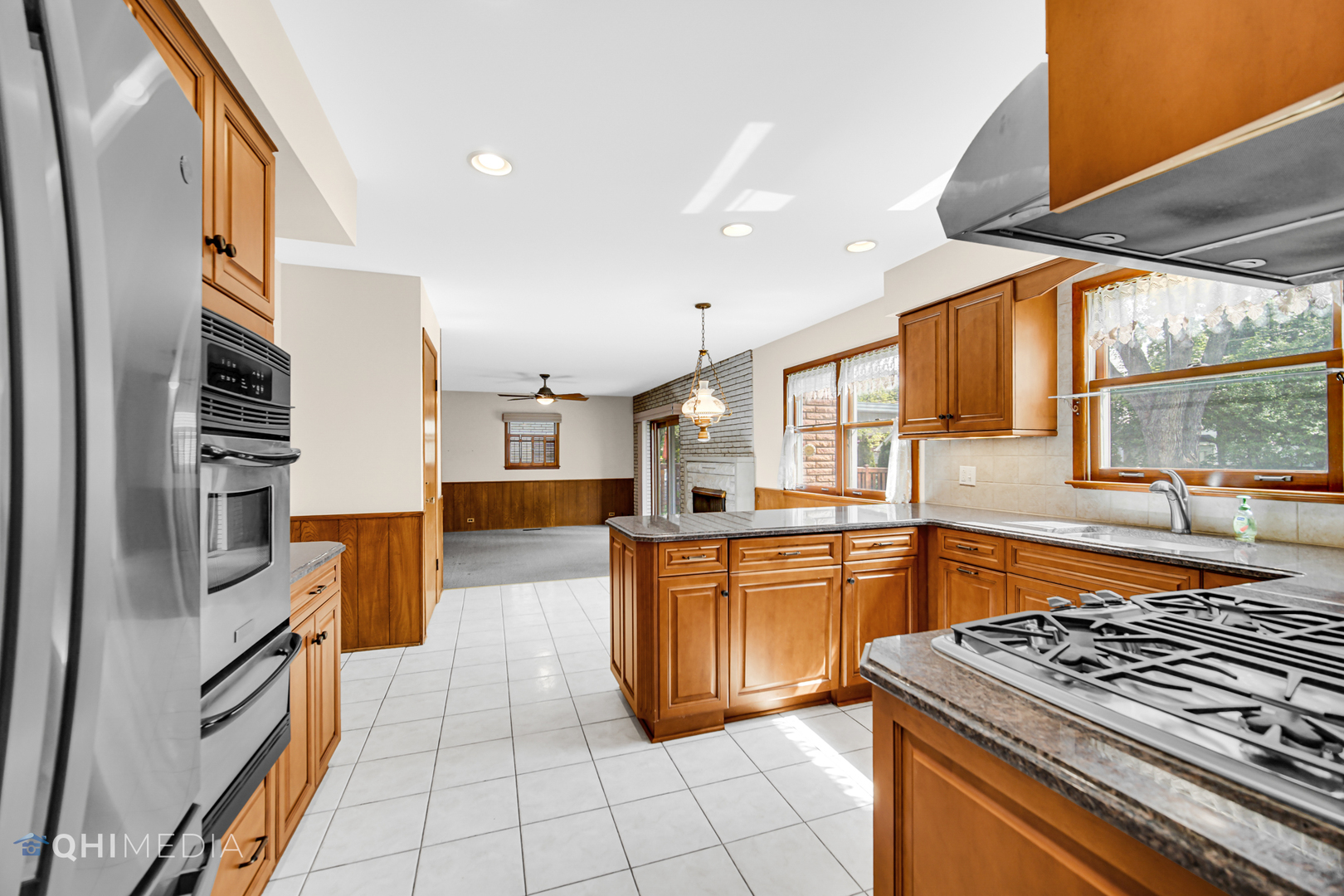 123 South Ridge Avenue Arlington Heights, IL 60005 - Photo 23 of 37 a kitchen with stainless steel appliances granite countertop a stove a sink and a refrigerator